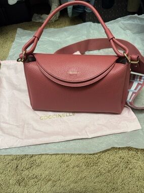 Coccinelle Pink Leather Shoulder Bag - Elegant Everyday Carry